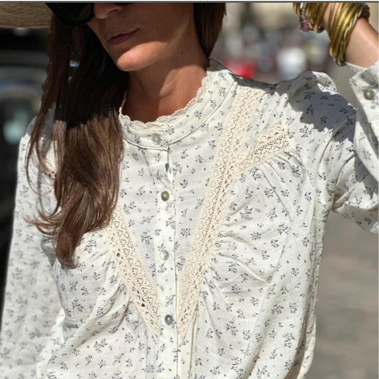 Vintage Spirit Lace Trim Scallop Neck Blouse