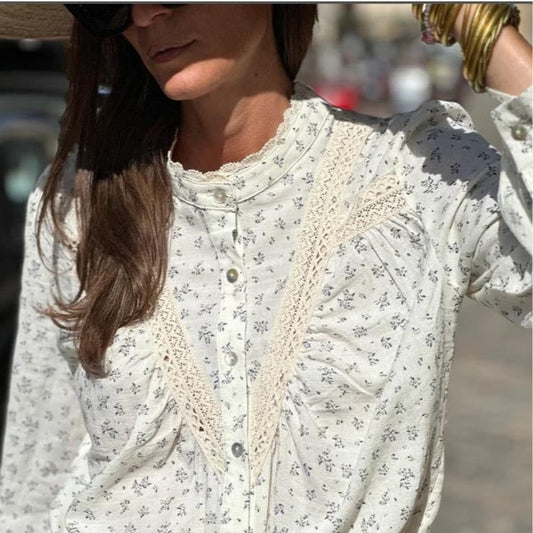 Vintage Spirit Lace Trim Scallop Neck Blouse