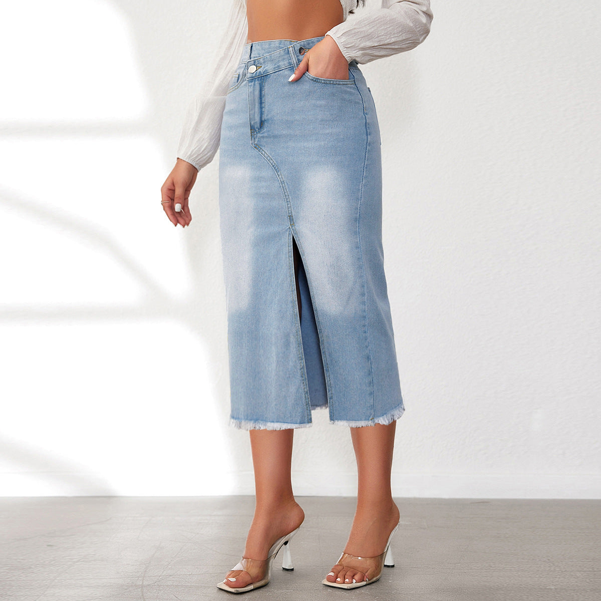 Midi-length raw edge front slit high waist denim skirt