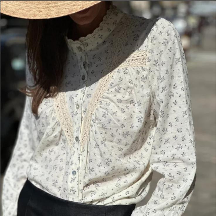 Vintage Spirit Lace Trim Scallop Neck Blouse